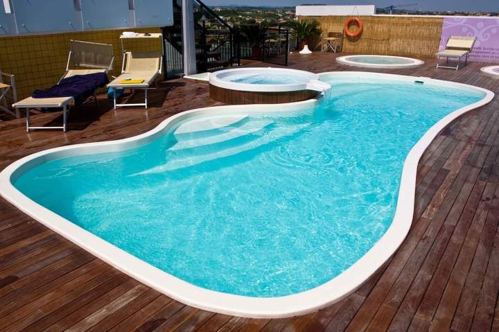 Réparation et entretien de piscines creusées à Joliette