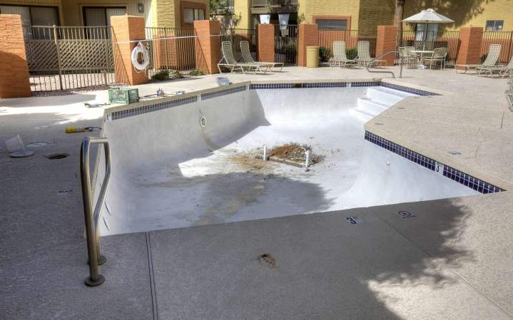 Service de réparation de piscine creusée à Joliette